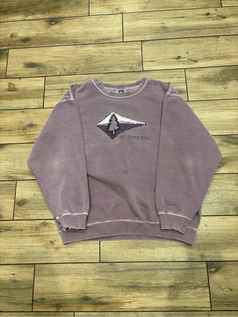 Vintage 90s Fort Ticonderoga Faded Purple Crewneck Sweatshirt Size L